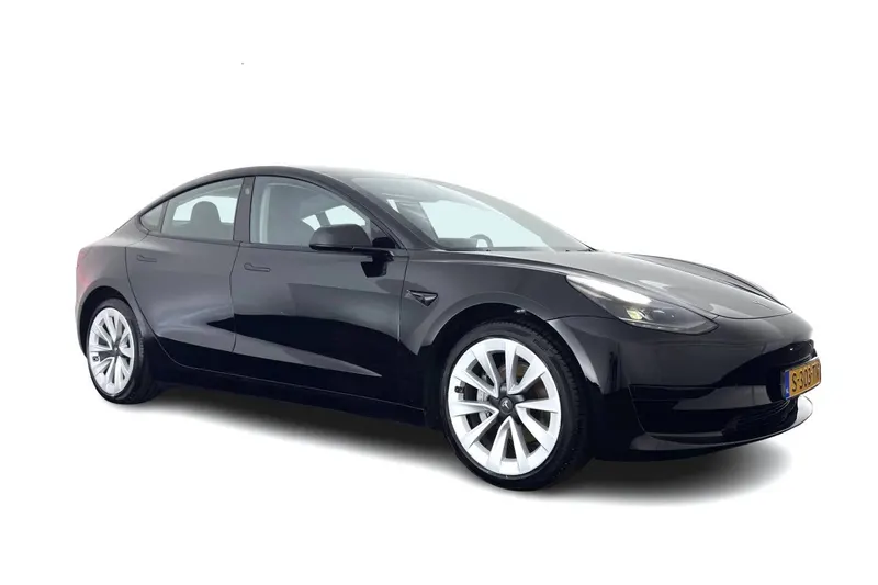 Tesla Model 3 (2023)