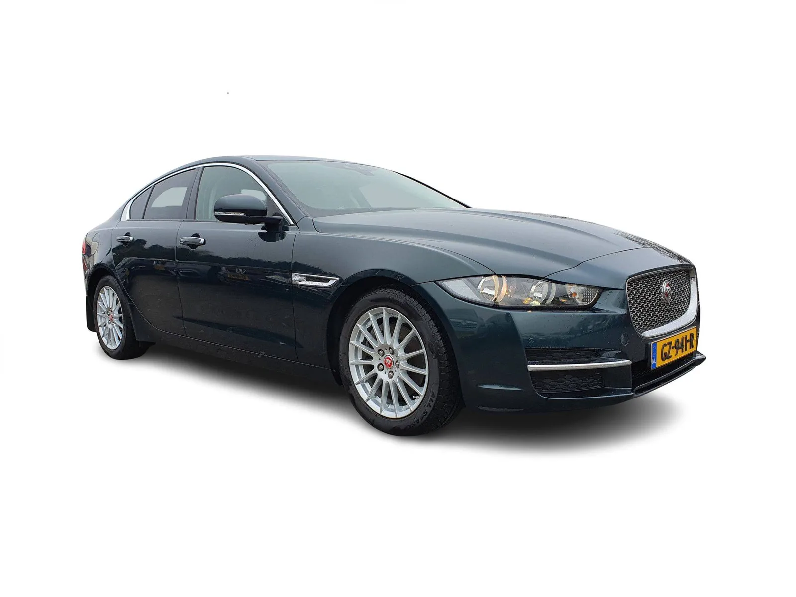 Jaguar XE (2015) — foto 1