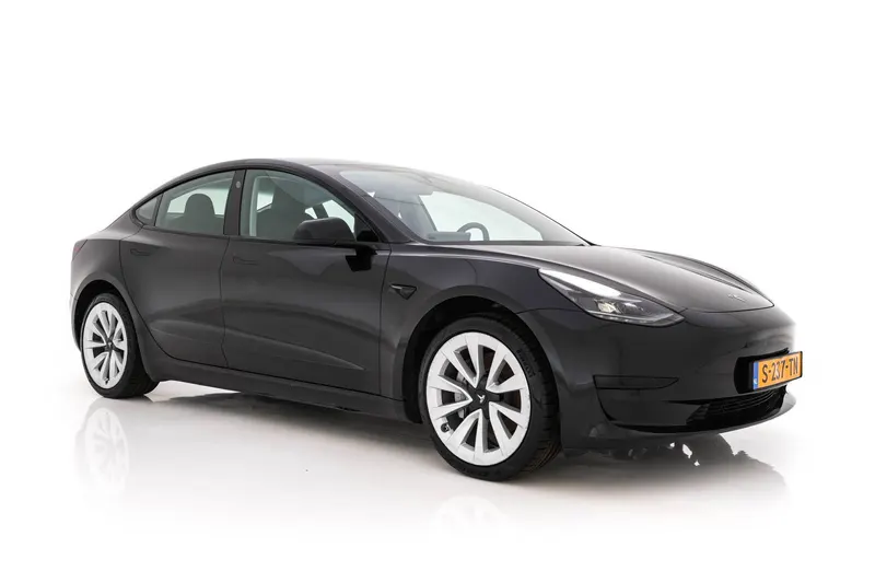 Tesla Model 3 (2023)