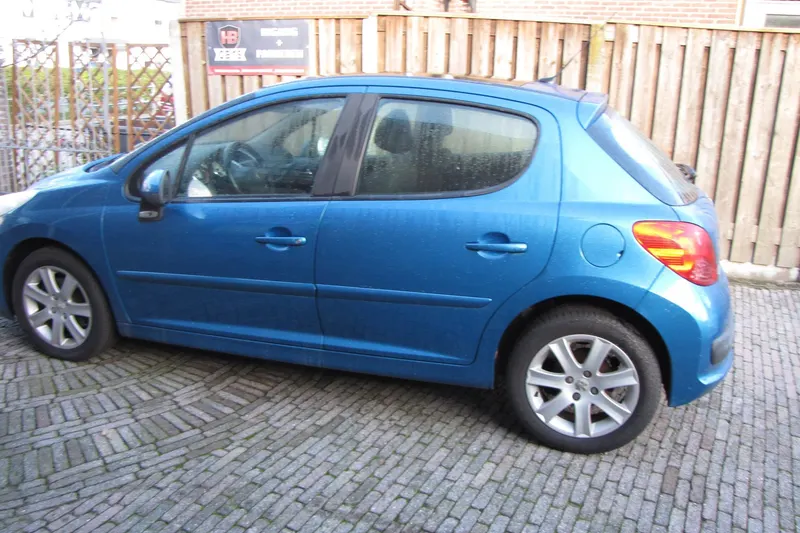 Peugeot 207 (2008)