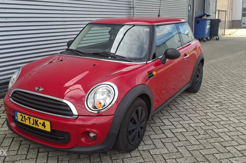 MINI One (2012)