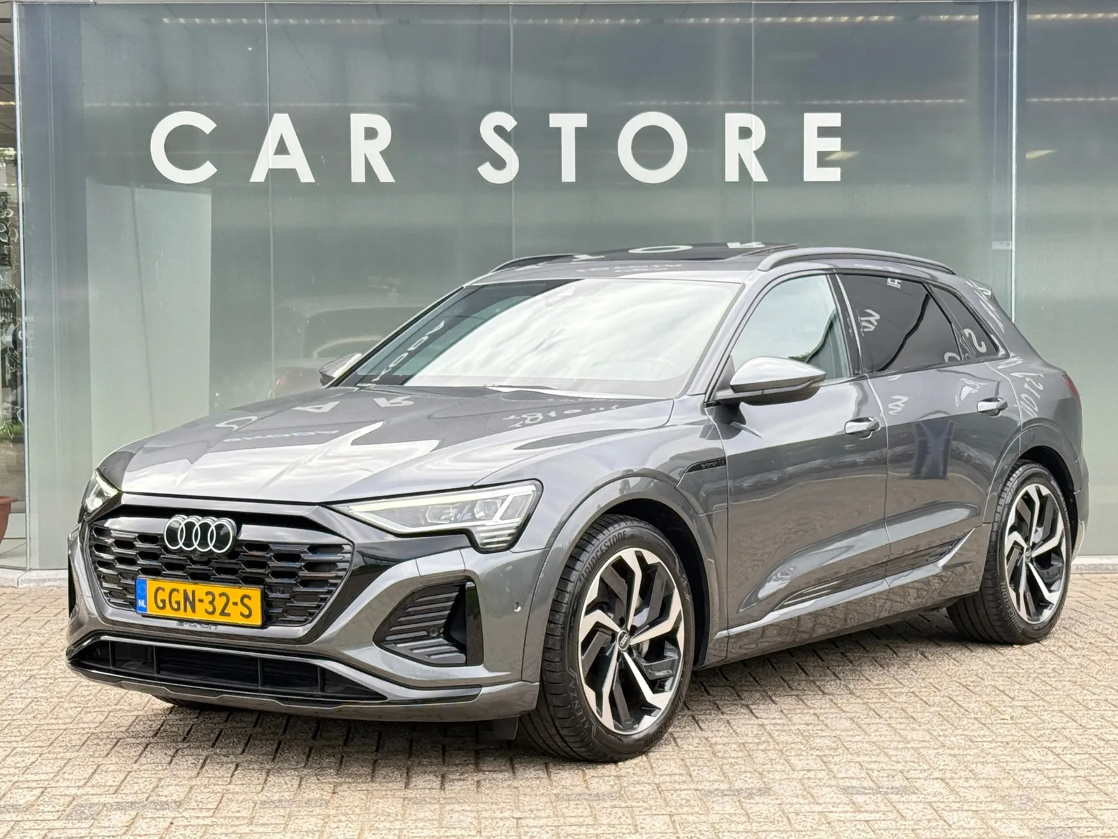 Audi Q8 e-tron (2024) — foto 1
