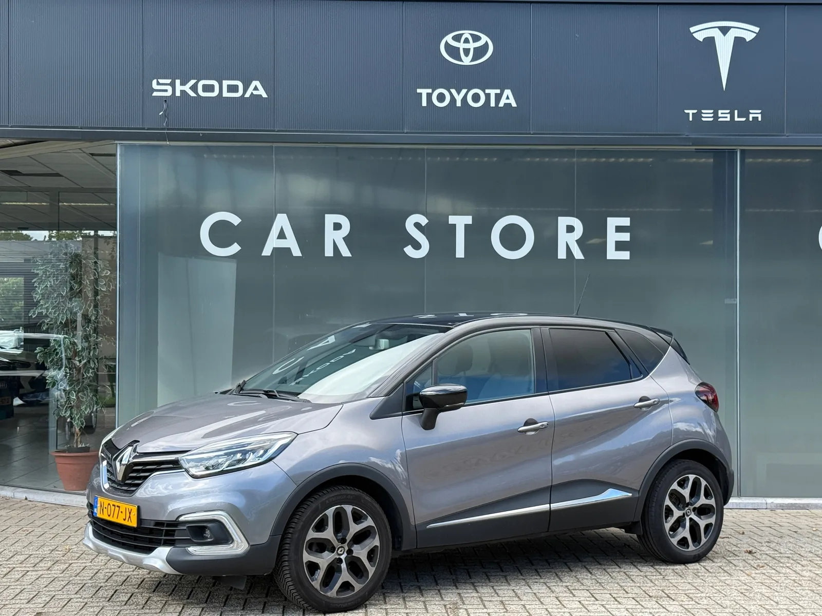 Renault Captur (2018) — foto 1