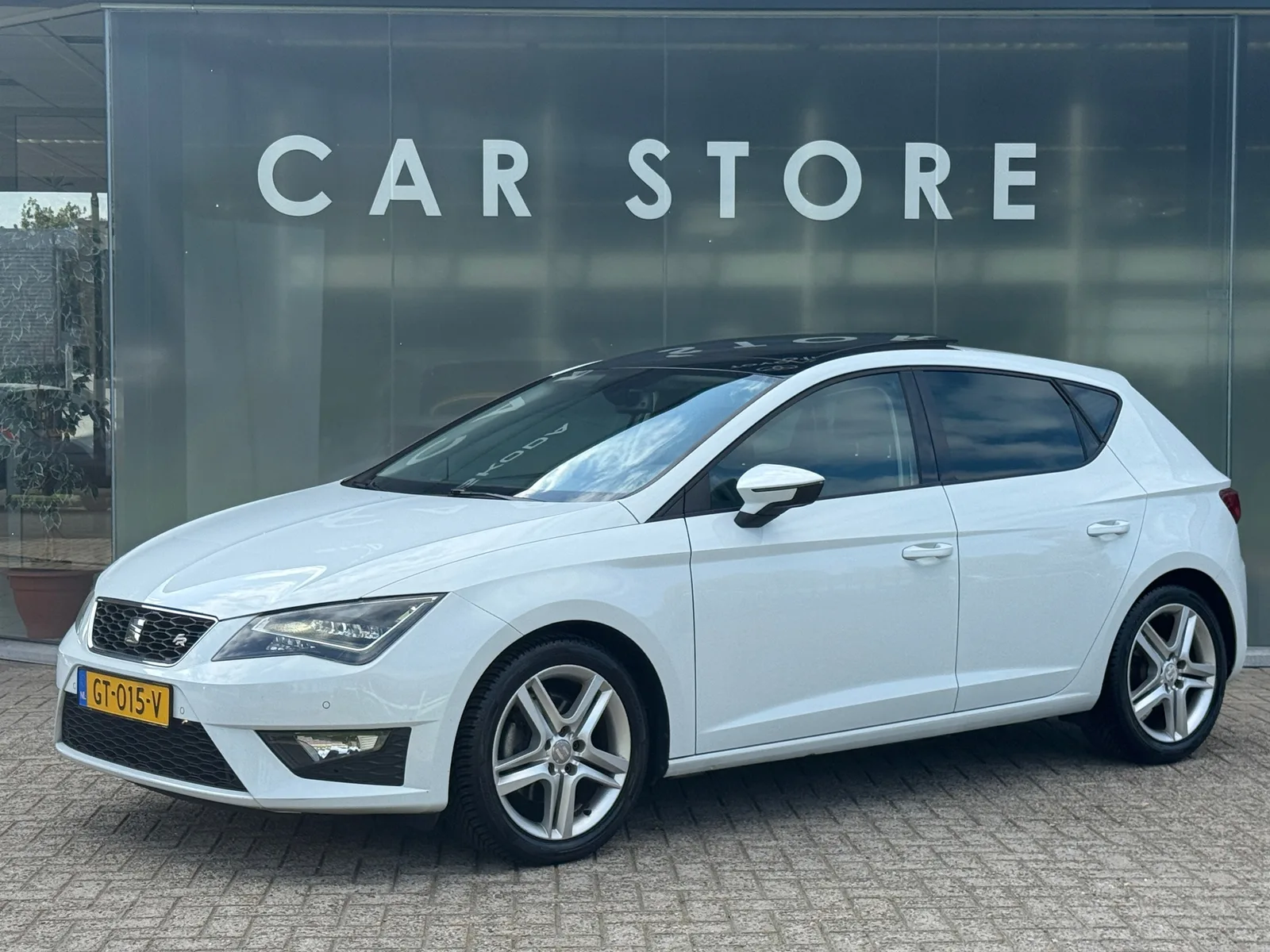 SEAT Leon (2015) — foto 1