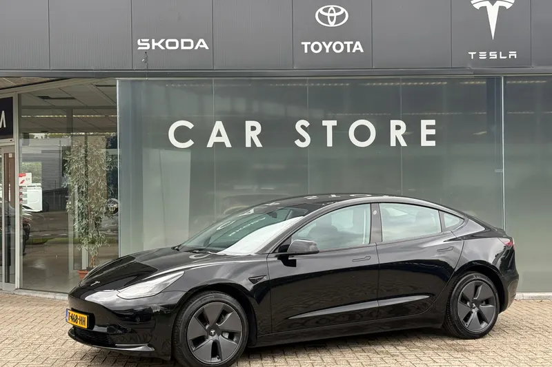 Tesla Model 3 (2023)