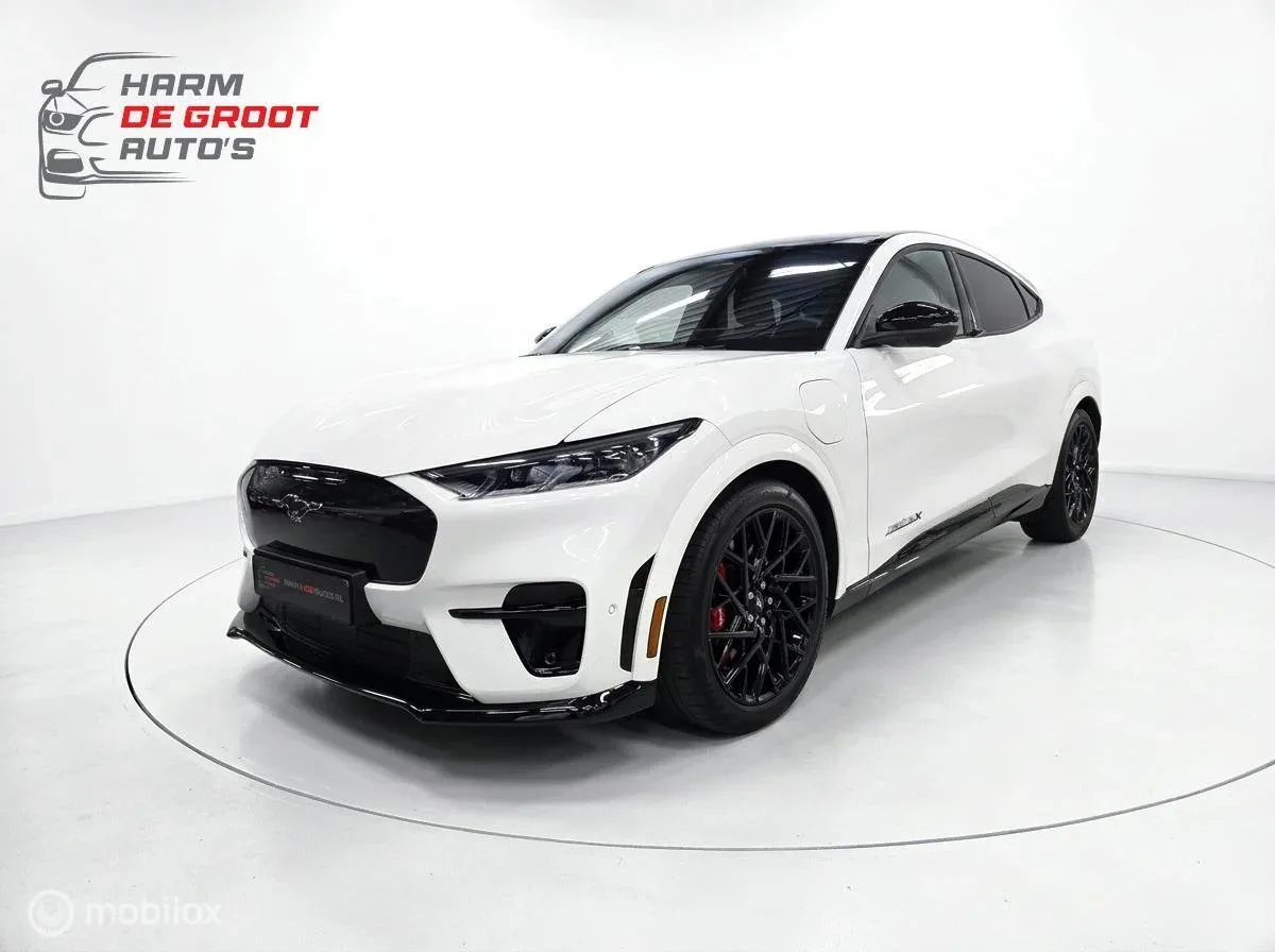 Ford Mustang Mach-E (2024) — foto 1