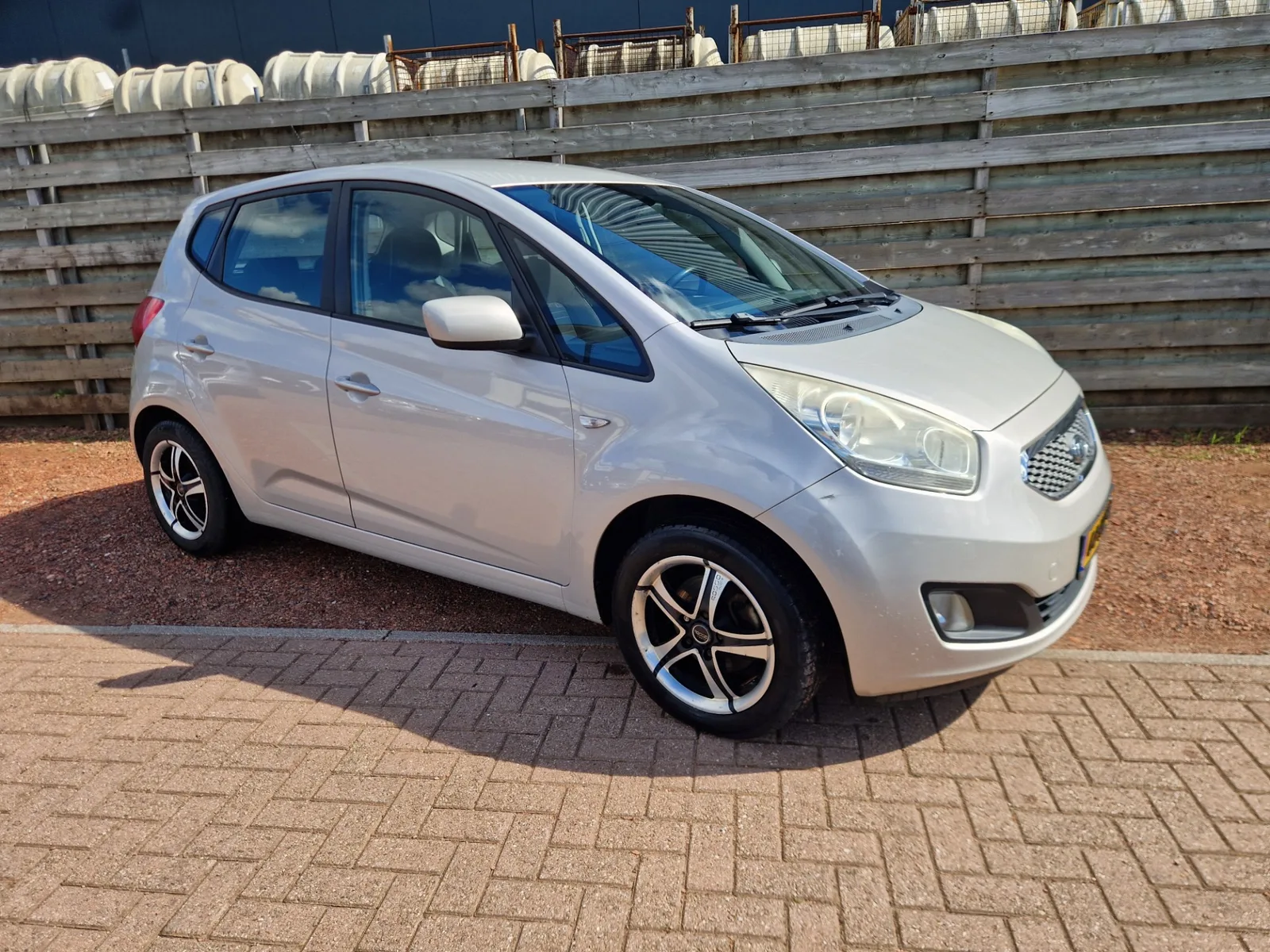 Kia Venga (2010) — foto 1