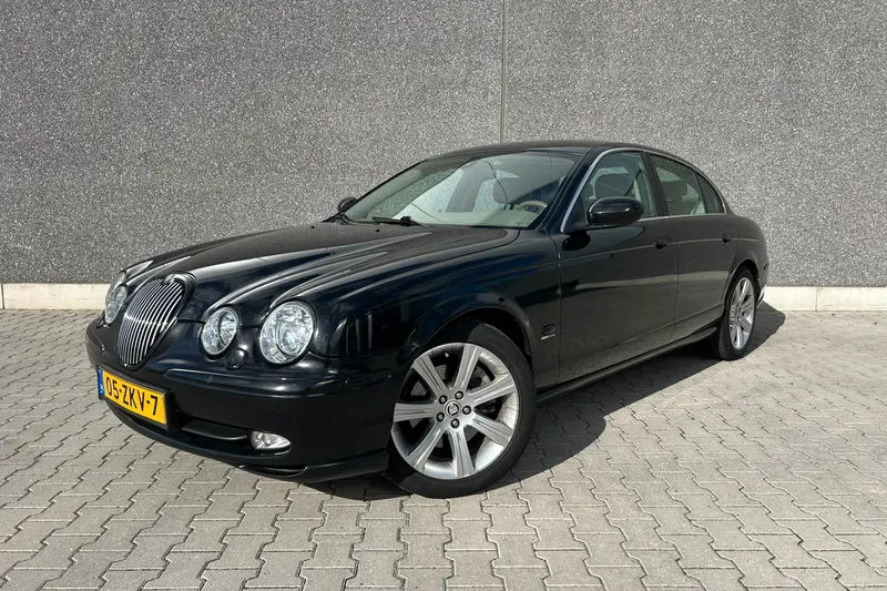 Jaguar S-Type (2002)
