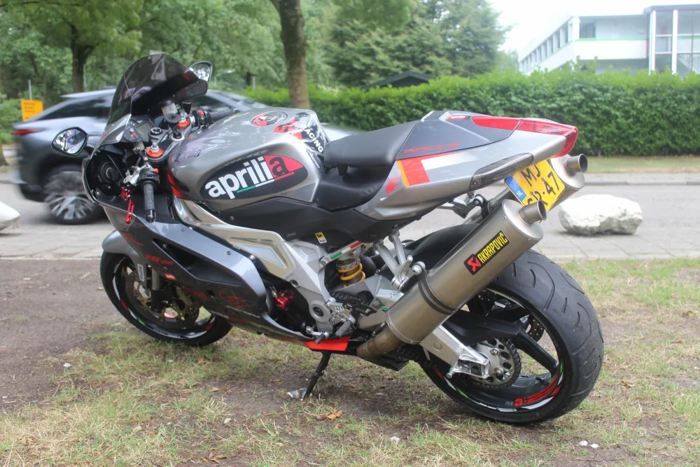 Aprilia RSV 1000 R (2003) — foto 1