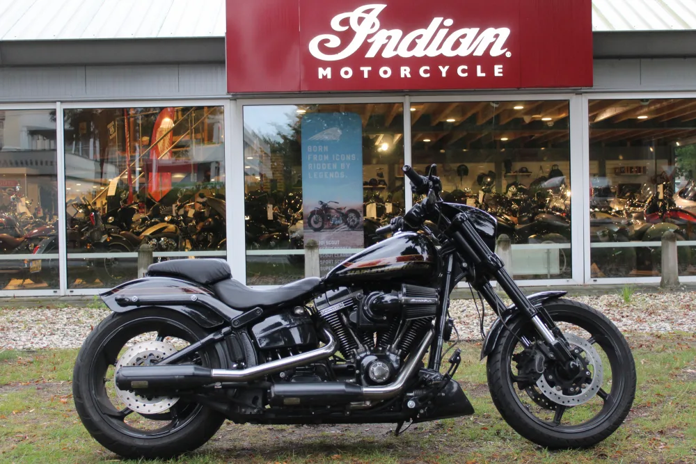 Harley-Davidson CVO Breakout (2016) — foto 1