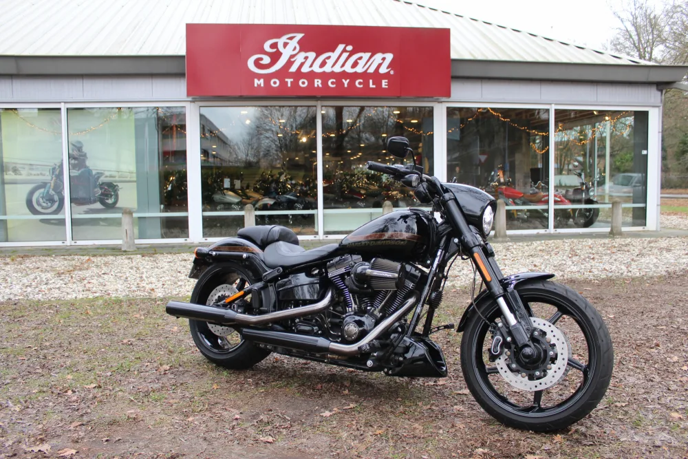 Harley-Davidson CVO Breakout (2016) — foto 1