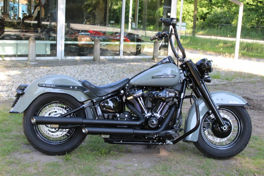 Harley-Davidson Heritage FLHCS (2021) — foto 1