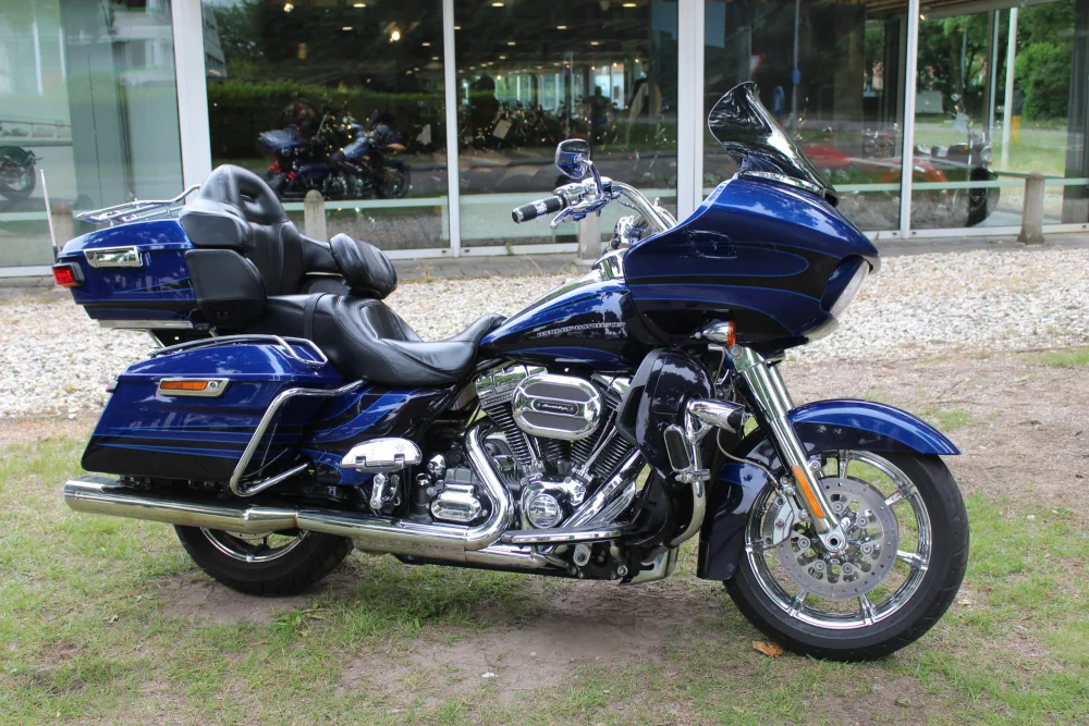 Harley-Davidson Road Glide Ultra (2015) — foto 1
