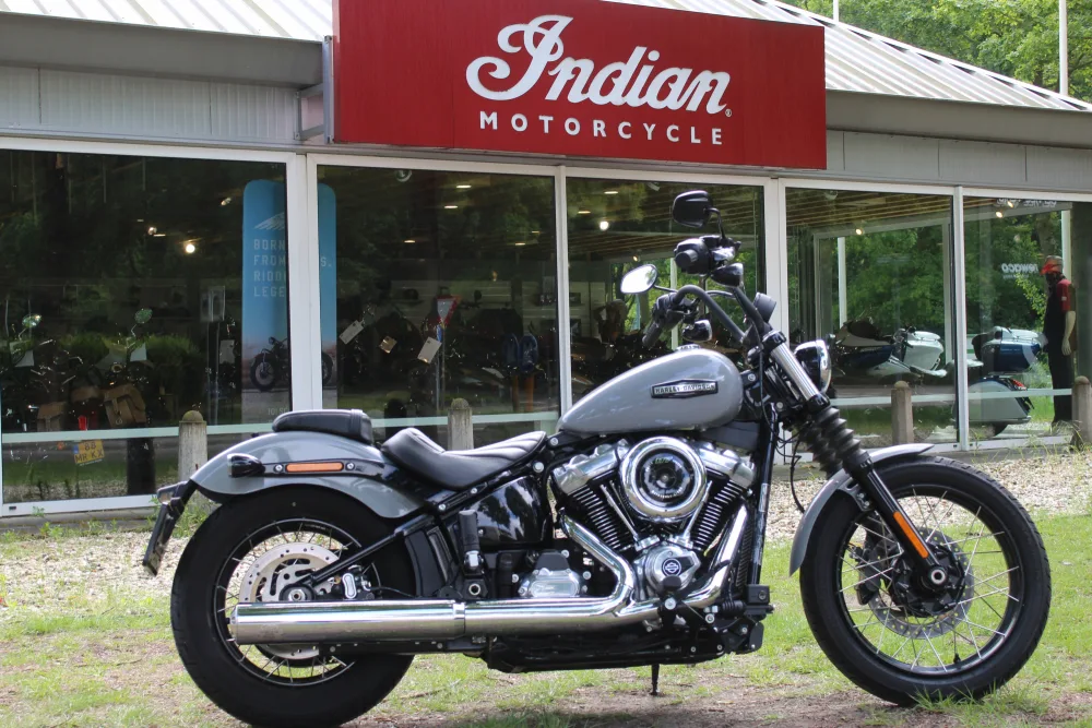 Harley-Davidson Softail Street BOB (2025) — foto 1