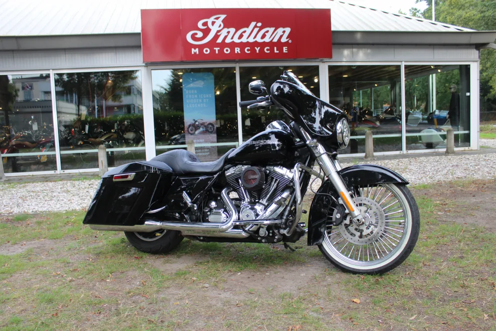 Harley-Davidson Street Glide (2012) — foto 1