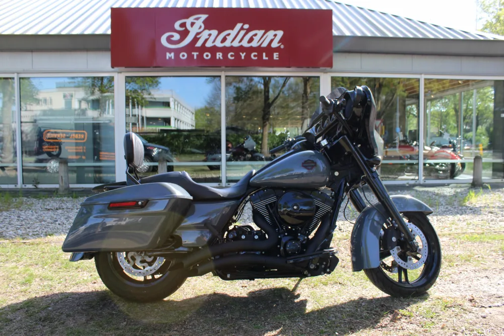 Harley-Davidson Street Glide (2015) — foto 1