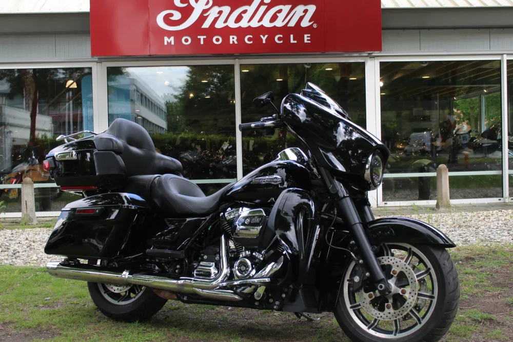 Harley-Davidson Ultra Classic FLHTC-U Ultra-Glide (2018) — foto 1