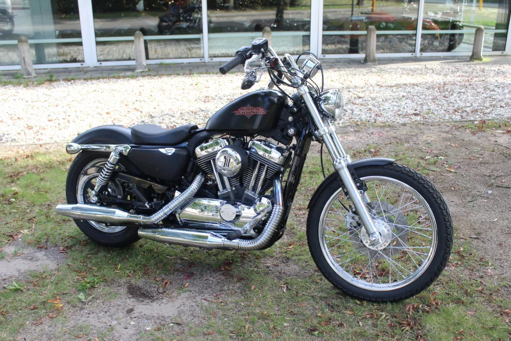 Harley-Davidson XL 1200 XL1200v Seventy-Two (2012) — foto 1