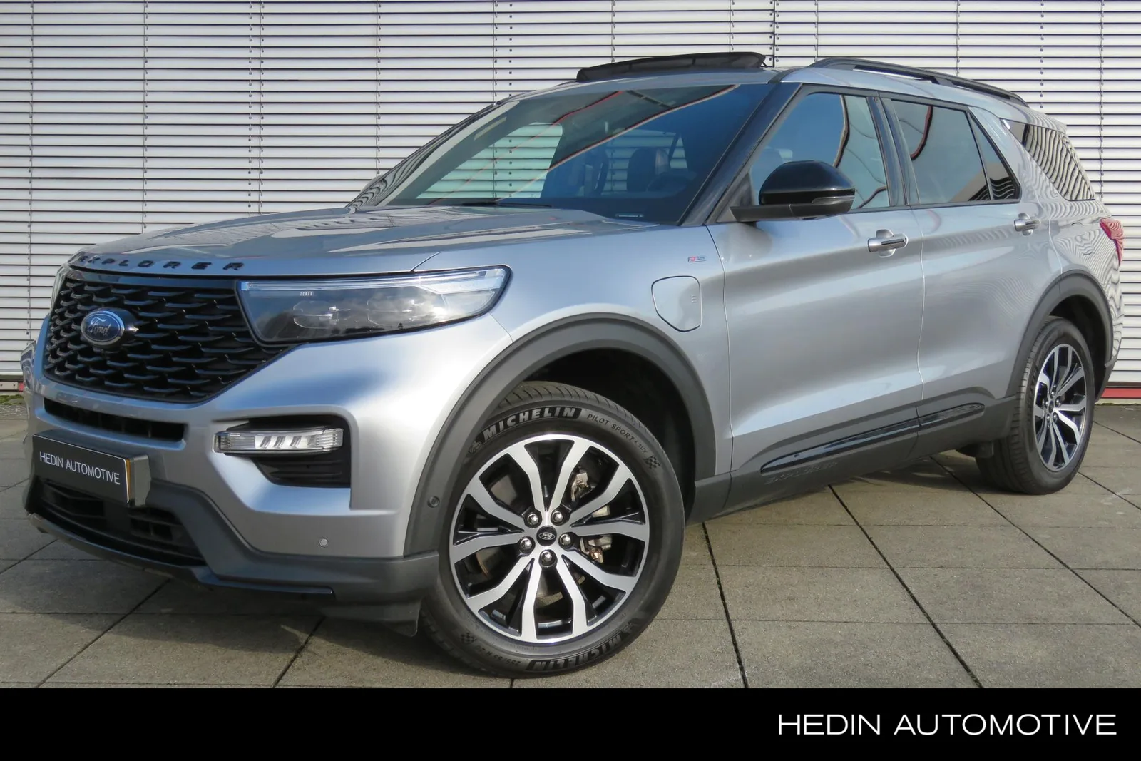 Ford Explorer (2022) — foto 1