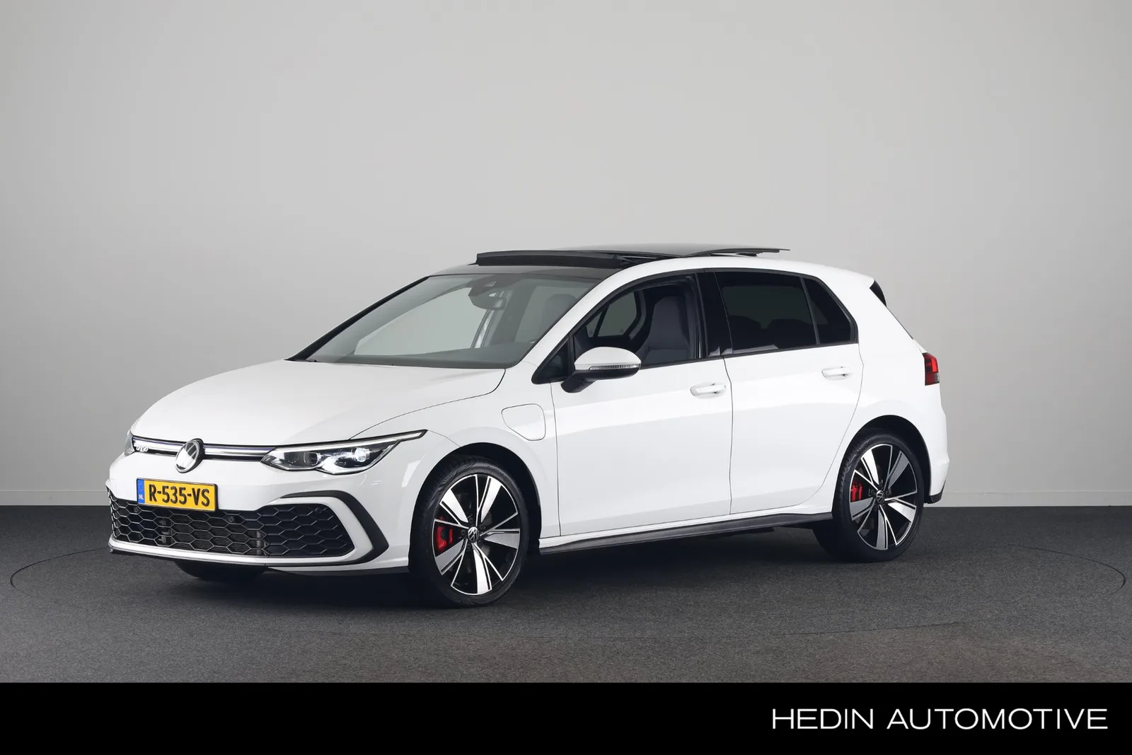 Volkswagen Golf (2020) — foto 1
