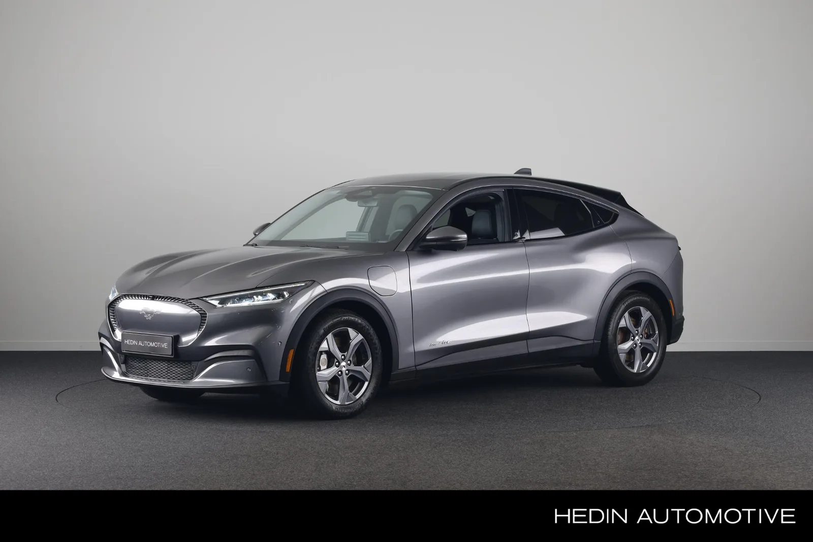 Ford Mustang Mach-E (2021) — foto 1