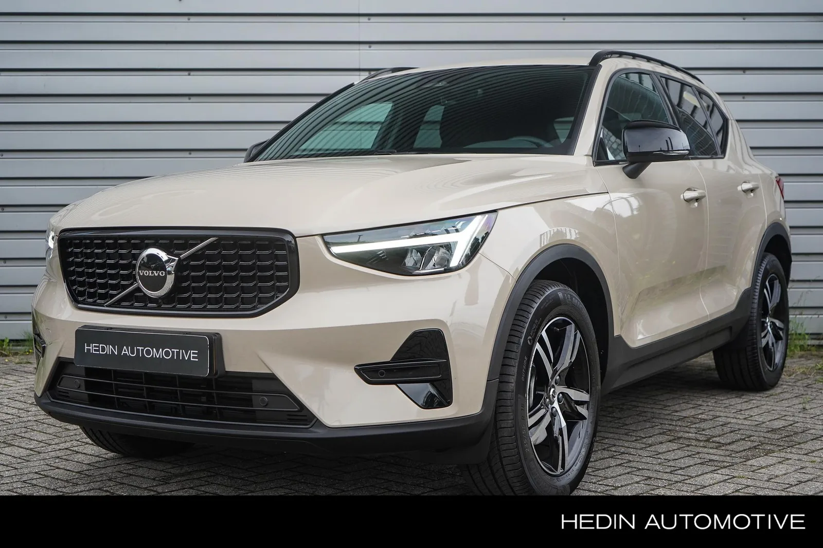 Volvo XC40 (2026) — foto 1
