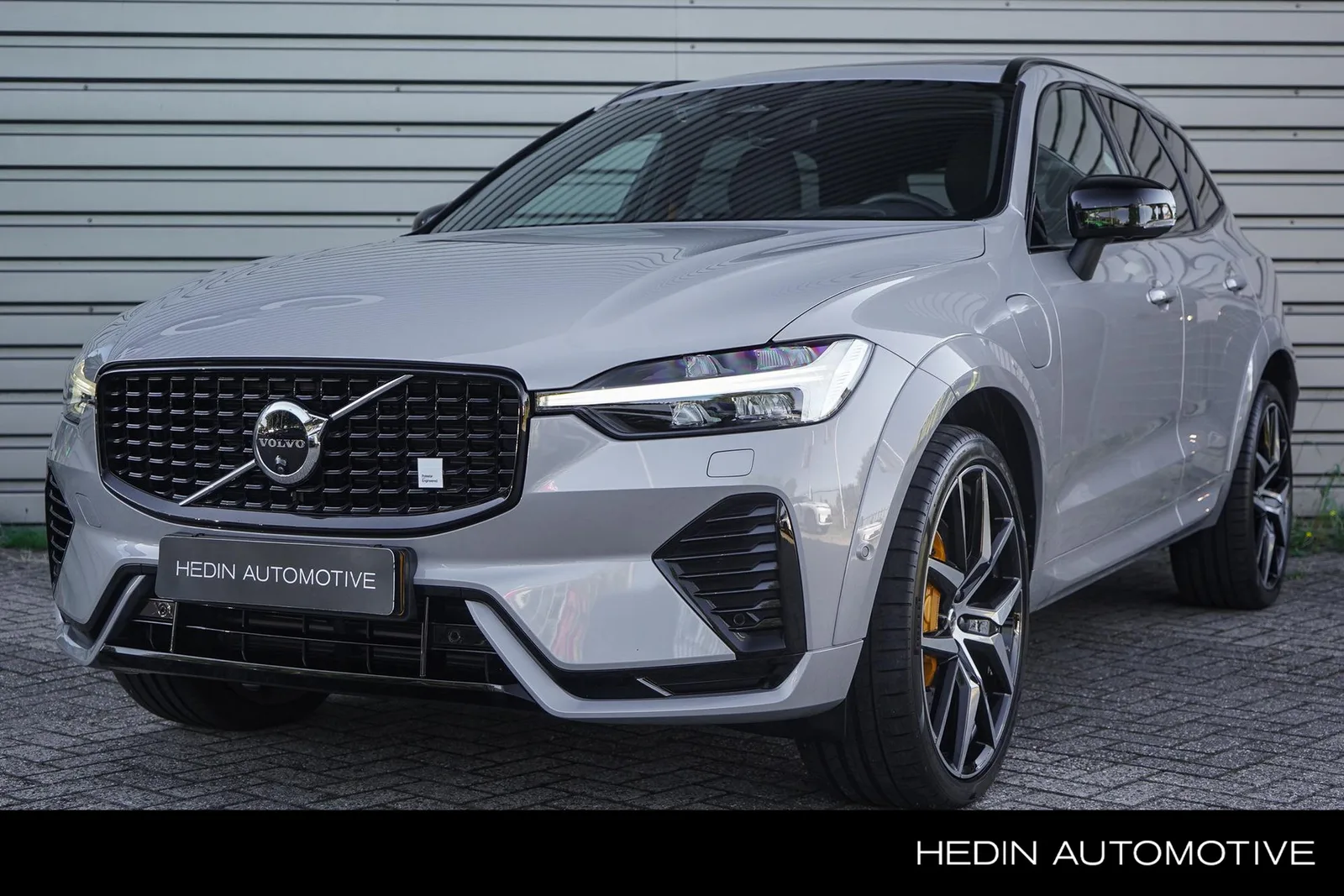 Volvo XC60 (2025) — foto 1