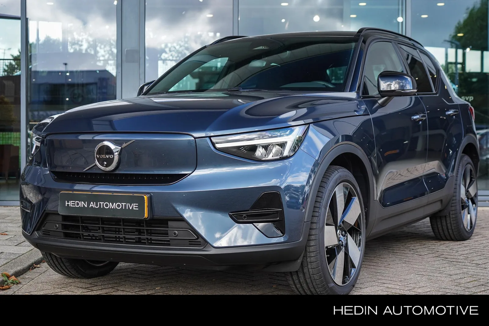 Volvo EX40 (2026) — foto 1