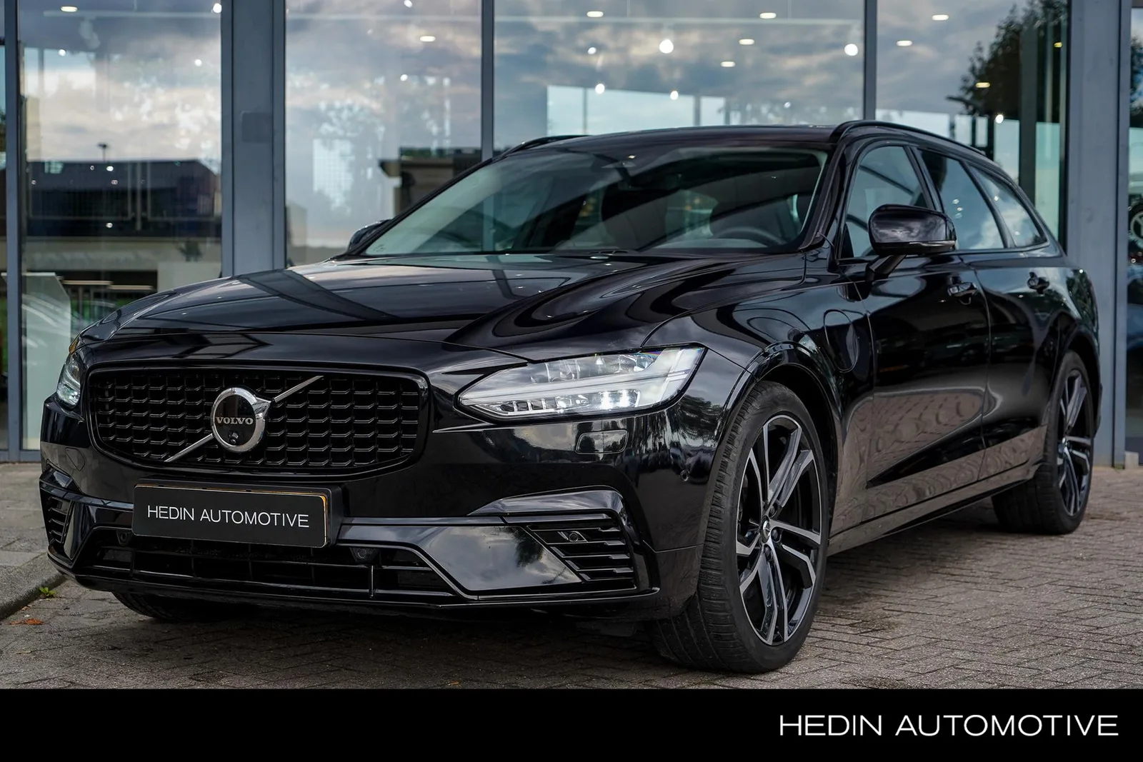 Volvo V90 (2025) — foto 1