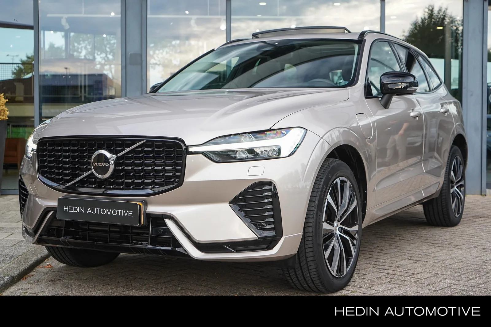 Volvo XC60 (2023) — foto 1