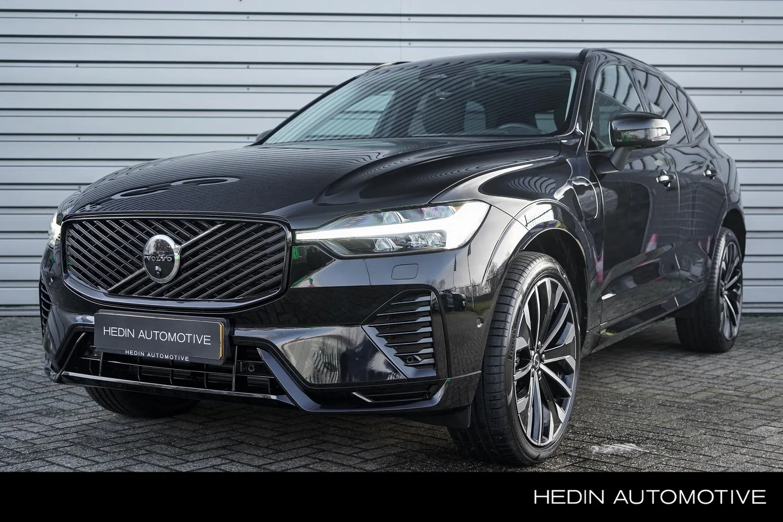 Volvo XC60 (2025) — foto 1