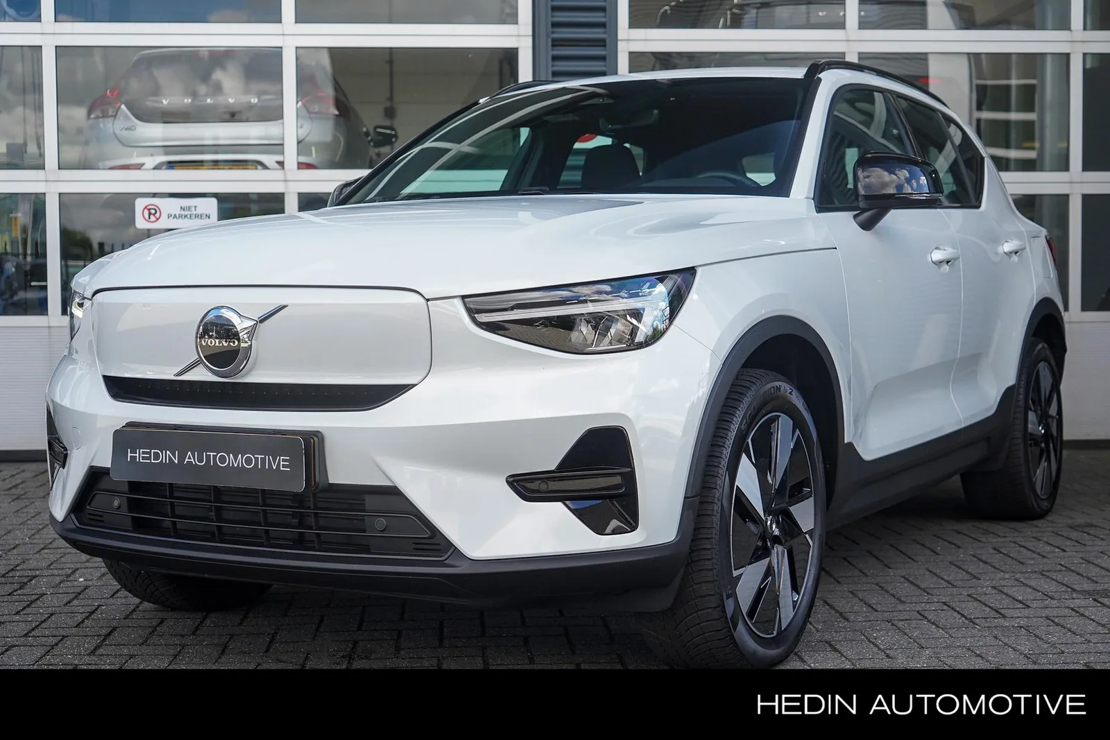 Volvo EX40 (2025) — foto 1