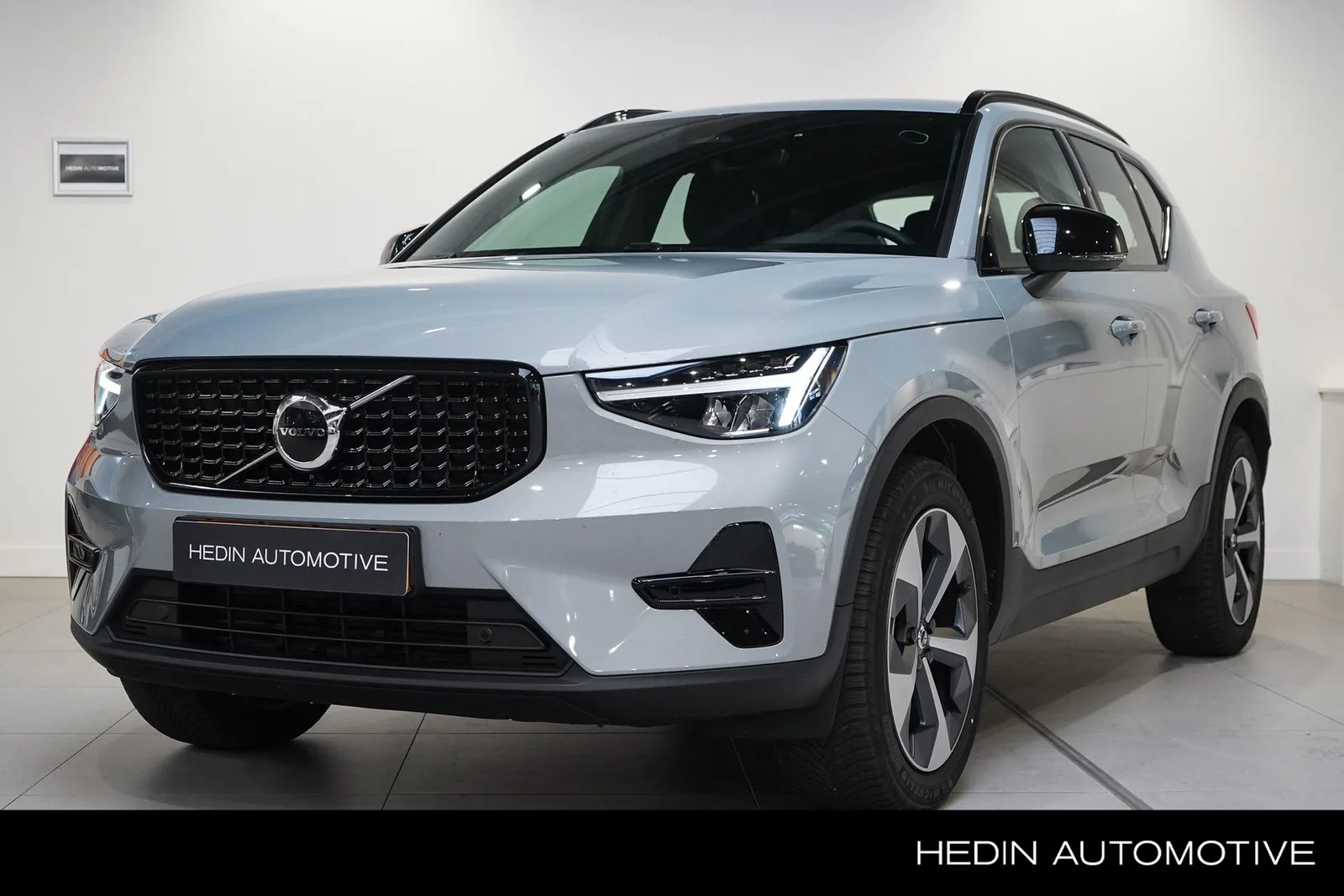 Volvo XC40 (2025) — foto 1