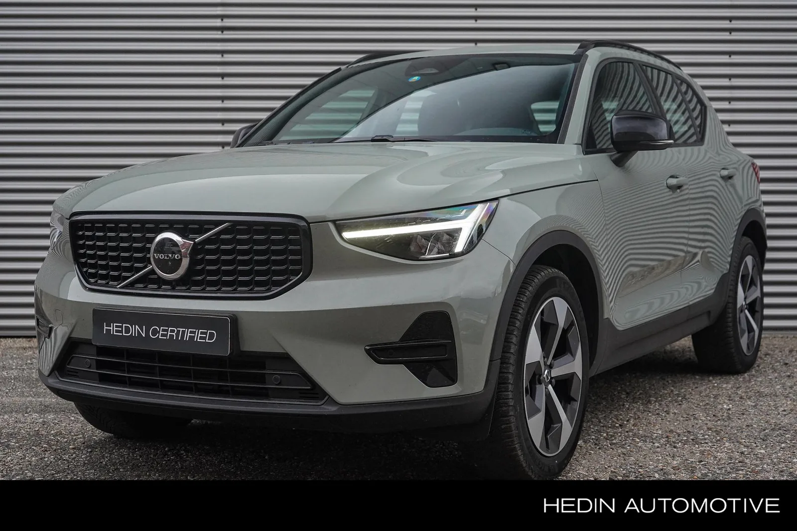 Volvo XC40 (2025) — foto 1