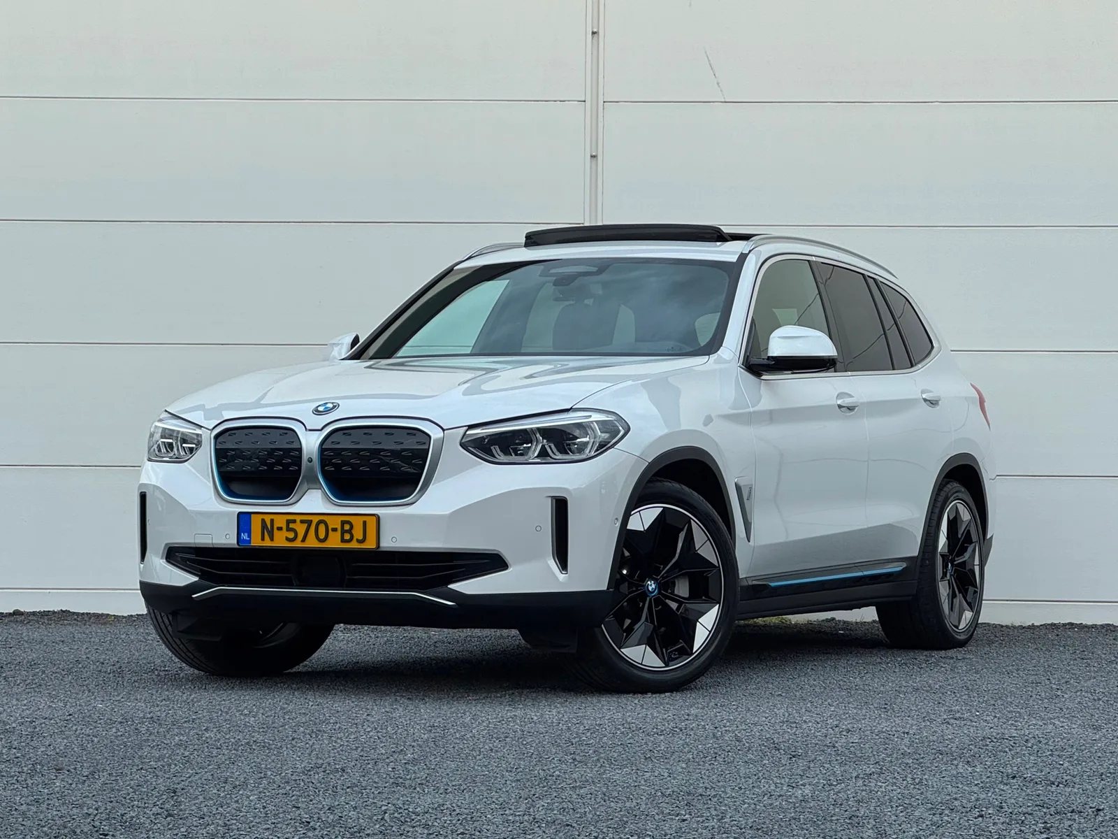 BMW iX3 (2021) — foto 1