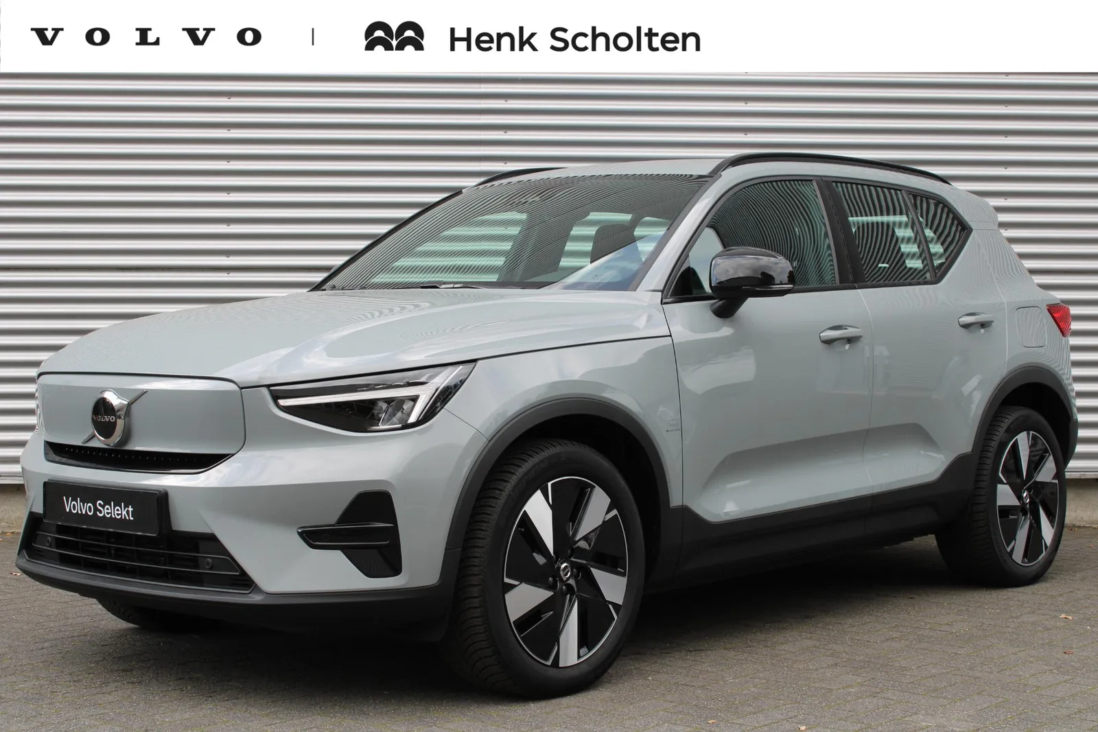 Volvo EX40 (2025) — foto 1