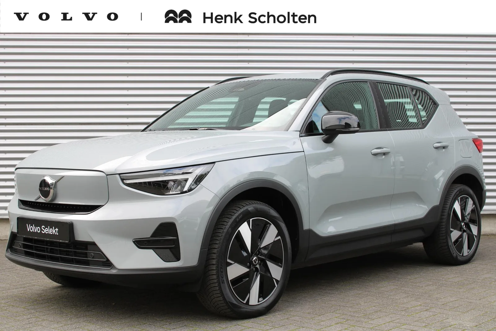 Volvo EX40 (2025) — foto 1