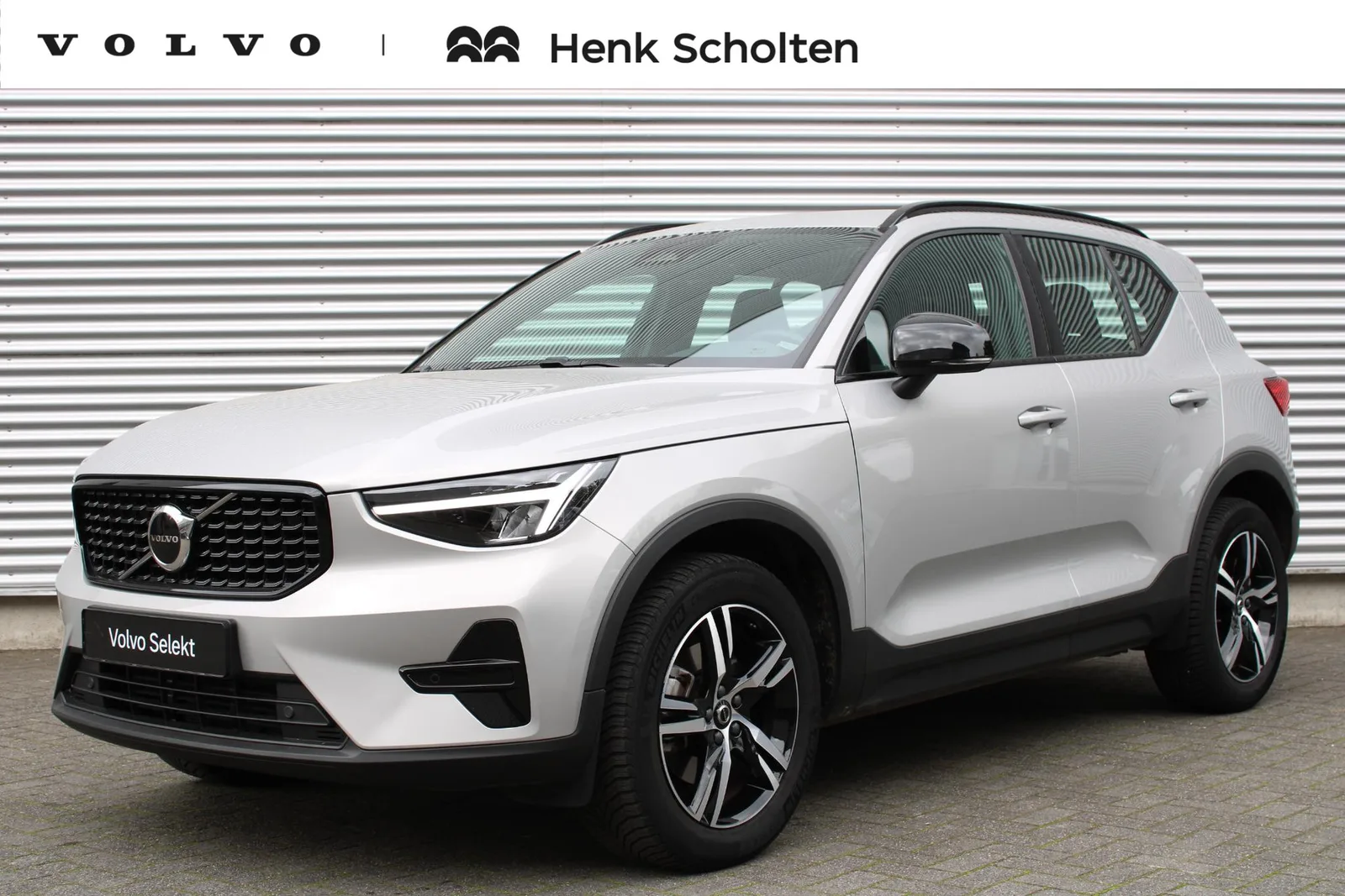 Volvo XC40 (2024) — foto 1