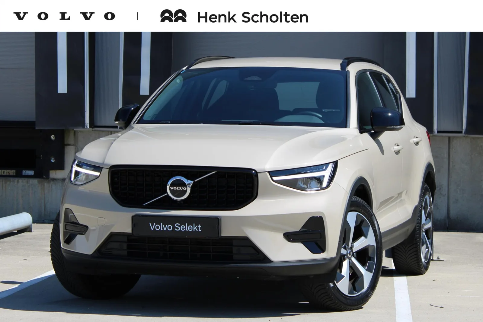 Volvo XC40 (2025) — foto 1
