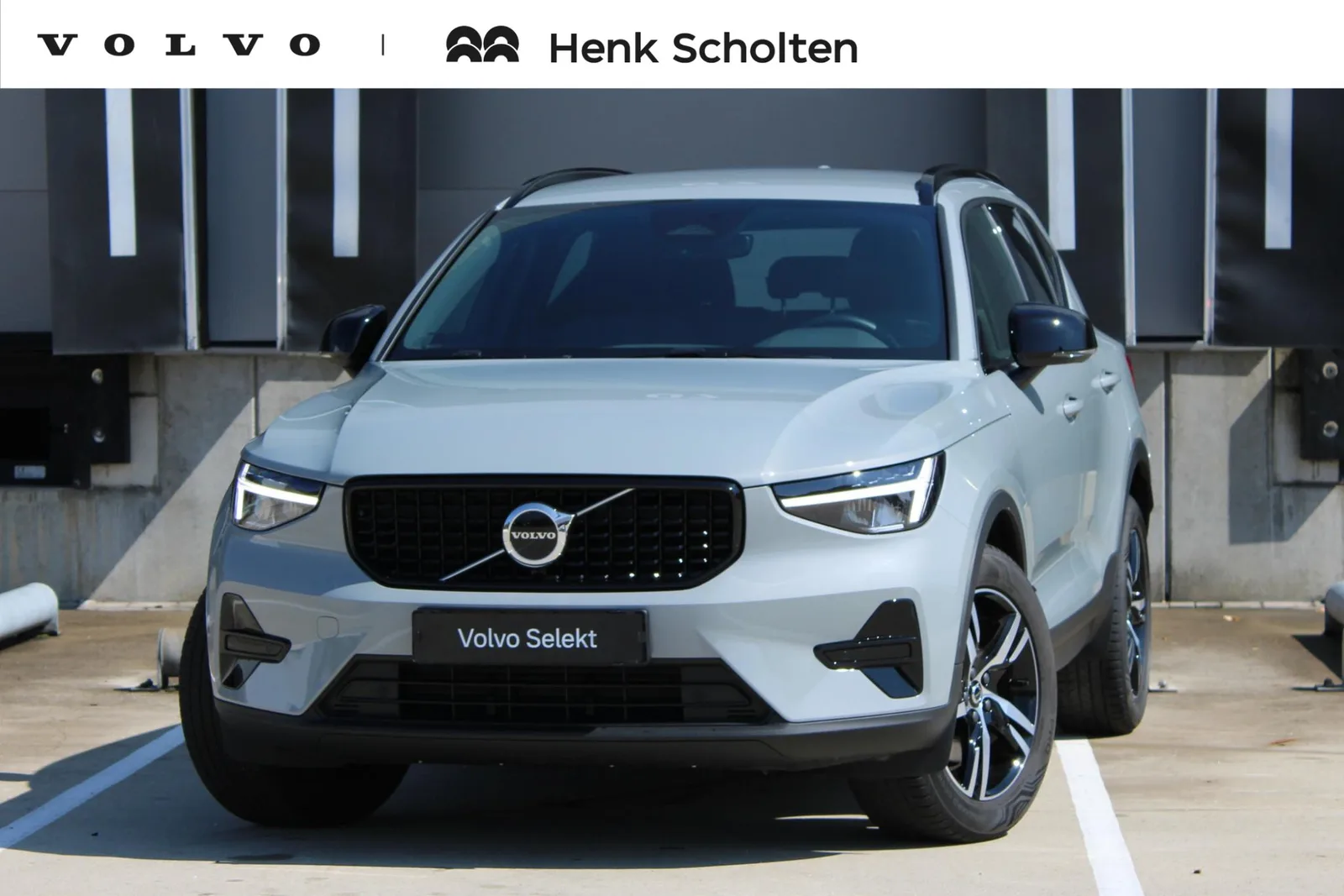 Volvo XC40 (2025) — foto 1