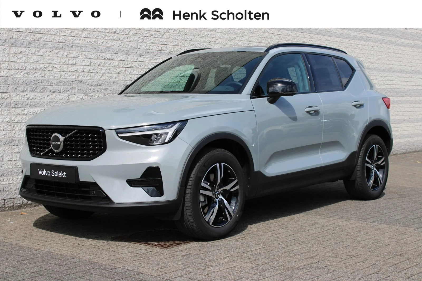 Volvo XC40 (2026) — foto 1