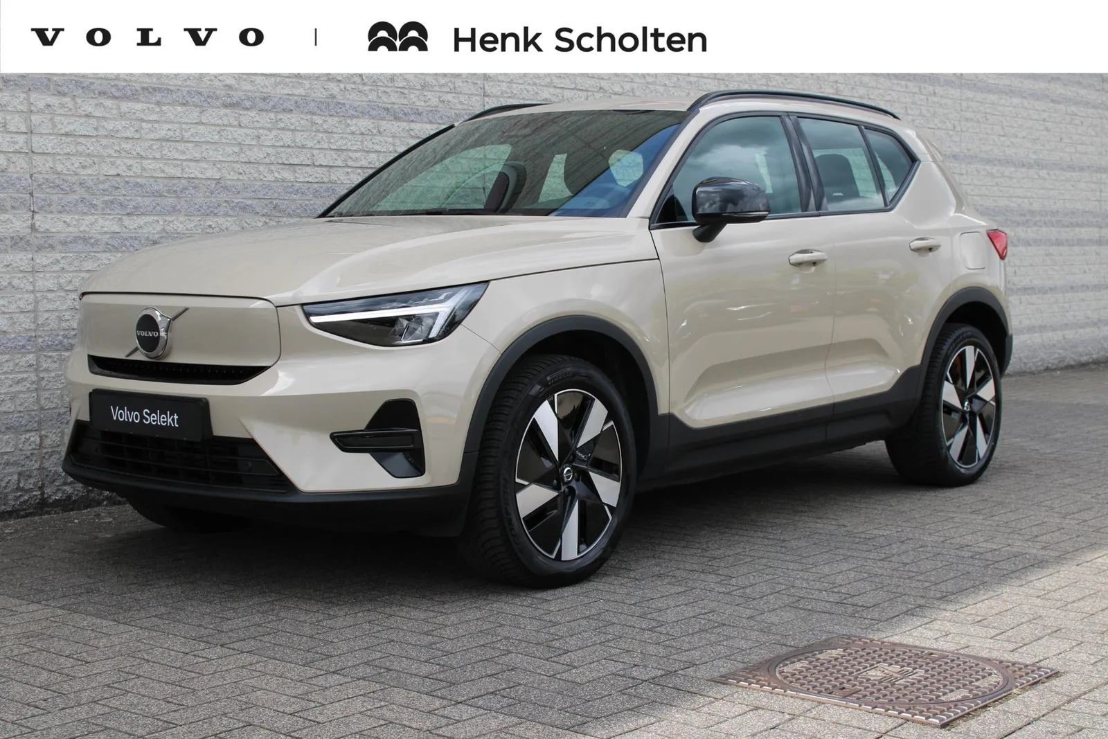 Volvo EX40 (2025) — foto 1