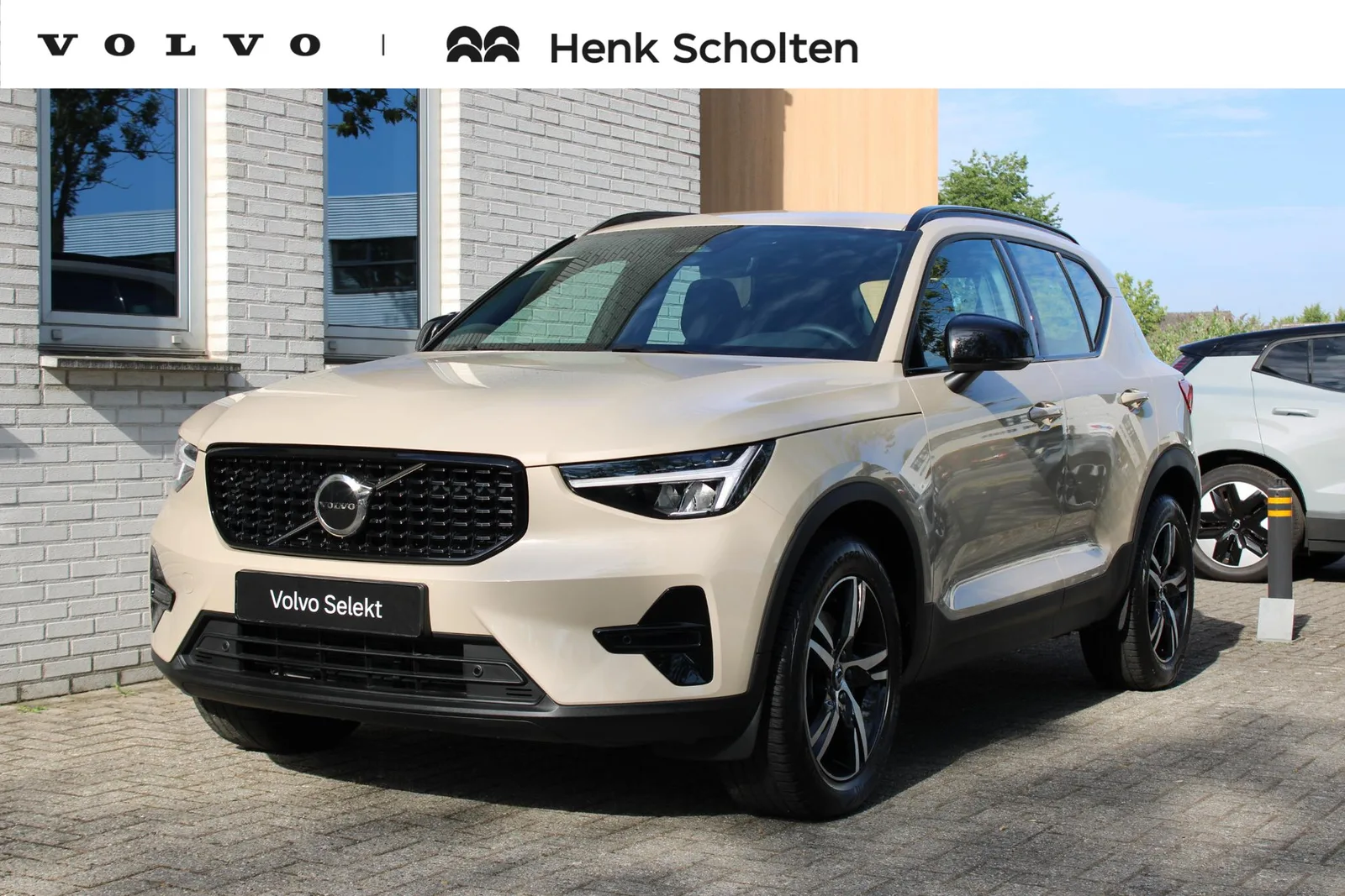 Volvo XC40 (2025) — foto 1