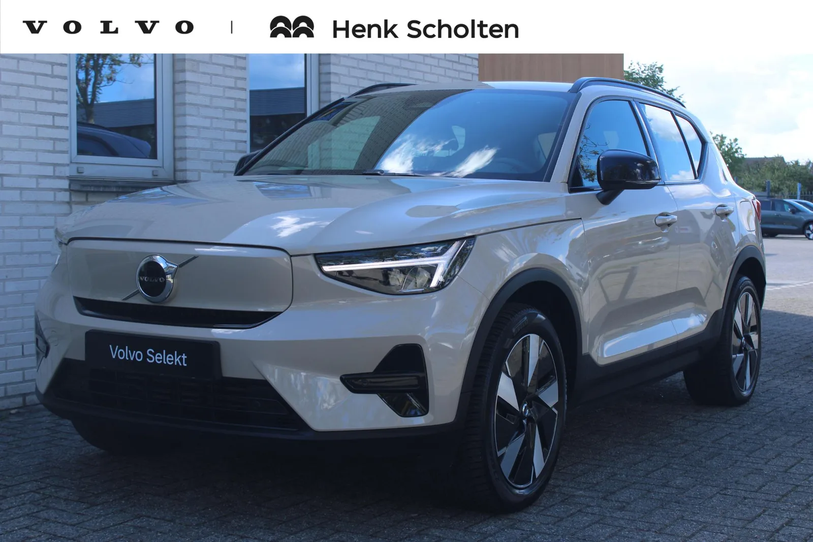 Volvo EX40 (2025) — foto 1