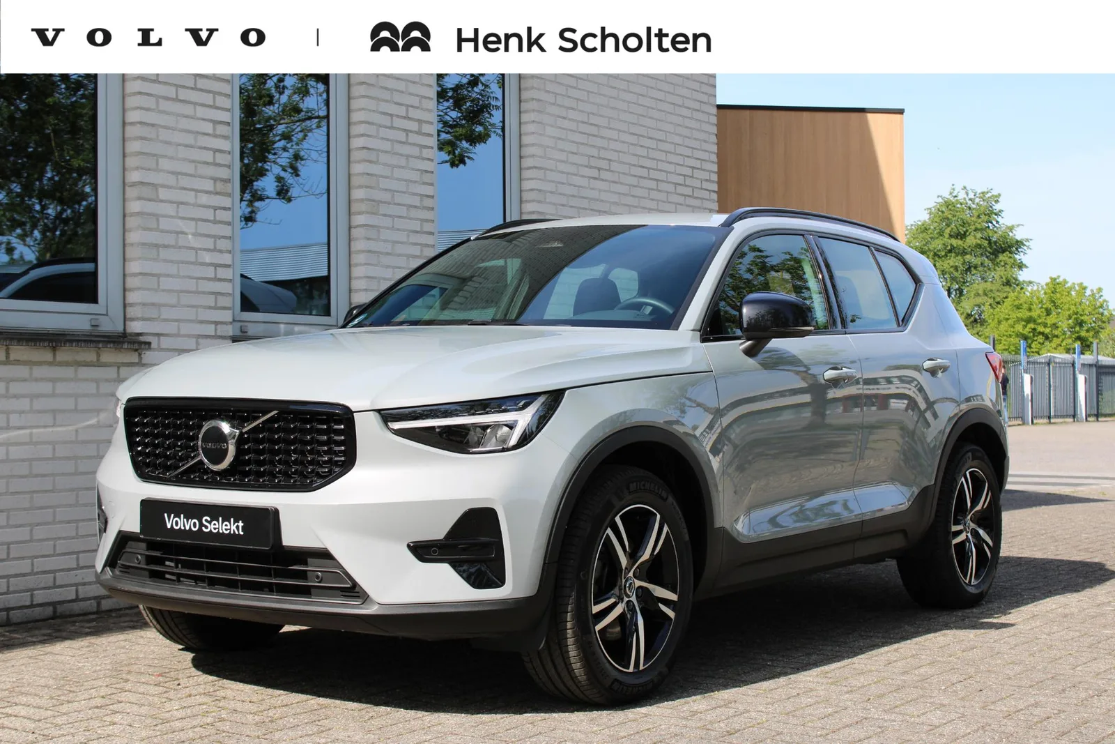 Volvo XC40 (2025) — foto 1