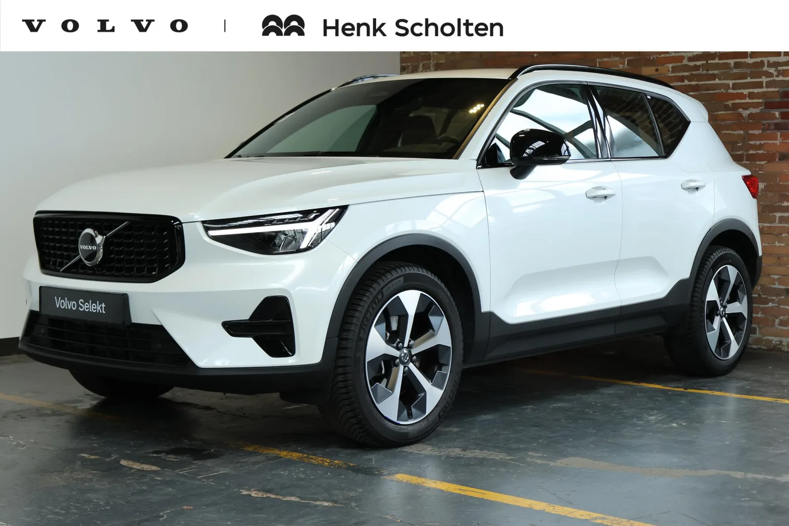 Volvo XC40 (2025) — foto 1