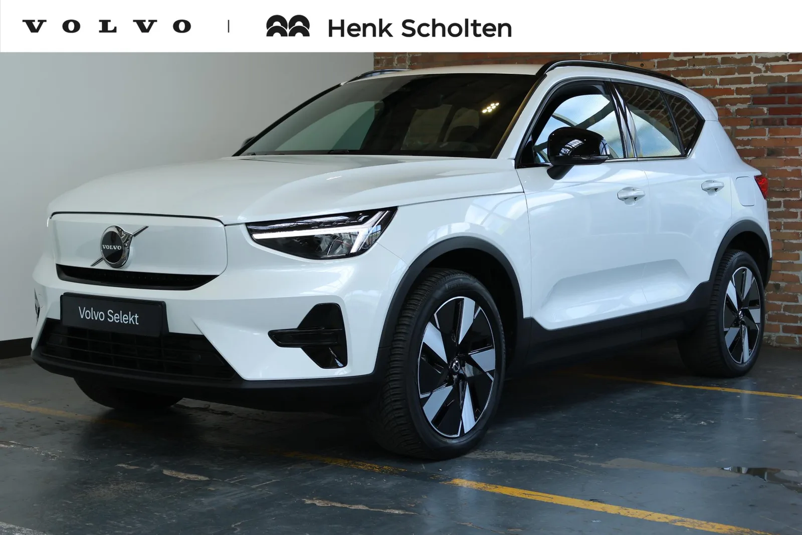 Volvo EX40 (2025) — foto 1