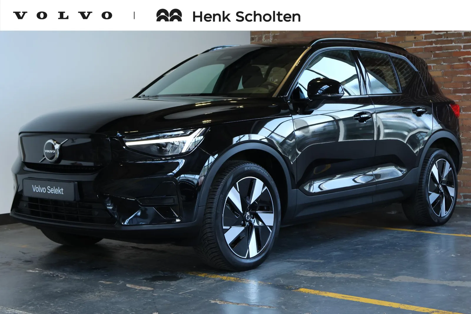 Volvo EX40 (2025) — foto 1