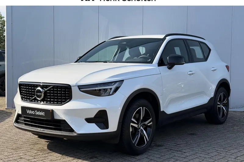 Volvo XC40 (2025)