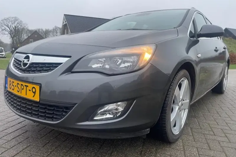 Opel Astra (2011)